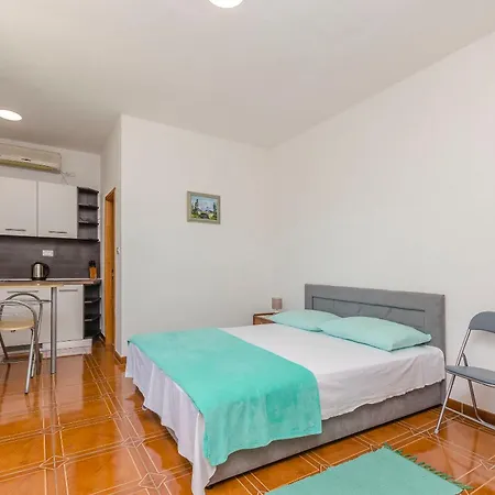 Apartment Sweet Escape *