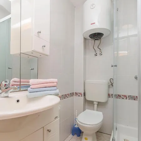 Apartment Sweet Escape *