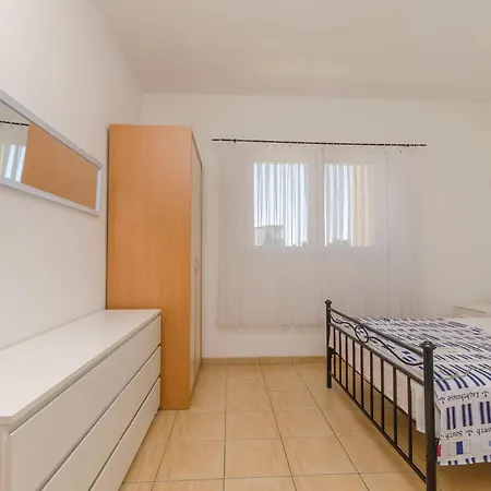 Apartment Sweet Escape *