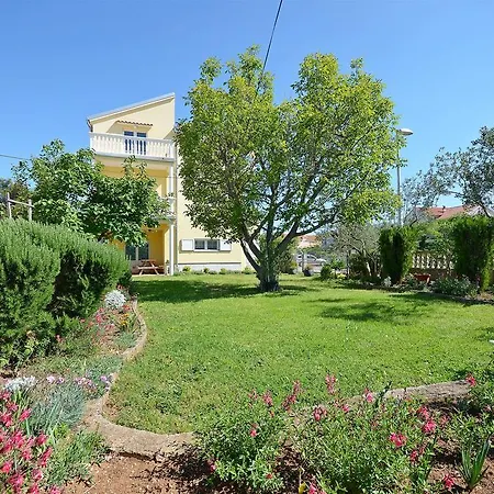 Apartment Sweet Escape *