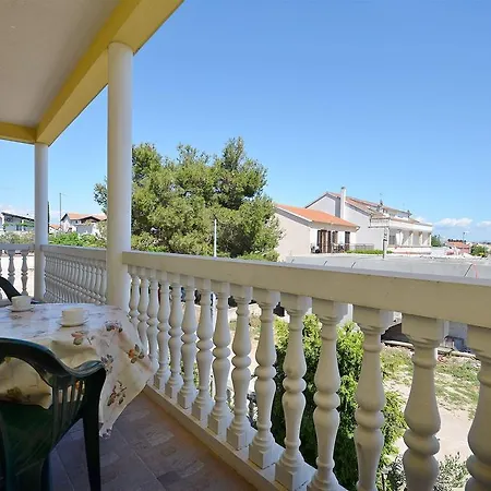 Apartment Sweet Escape *